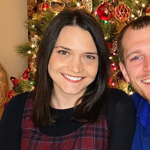 Meet your Posher, Stephanie - Picture 3 of 3